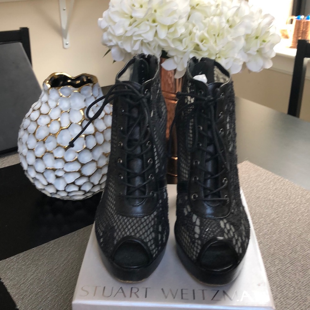 Stuart Weitzman Lace Peep-toe Bootie, size 7
